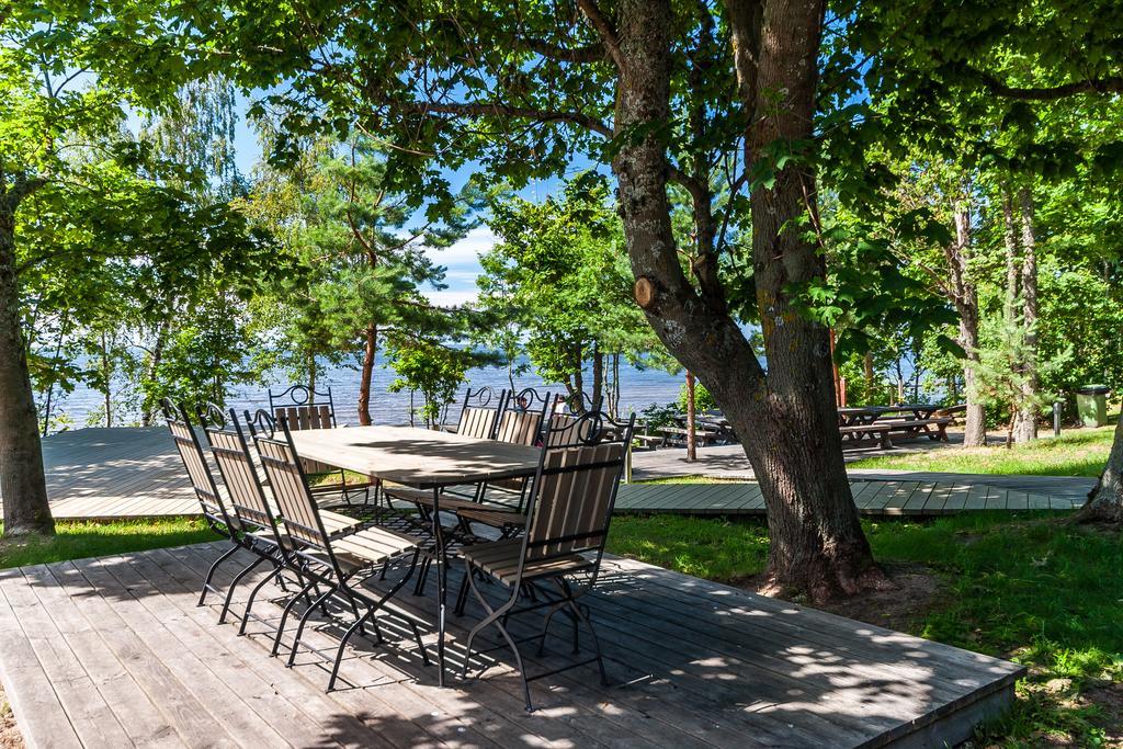 Laucu Akmens Hotel Skulte  Buitenkant foto